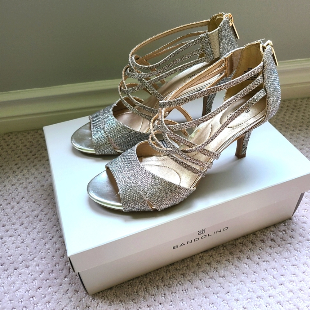 Bandolino womens evening dress shoes.  Metallic gold/silver. Size 6
